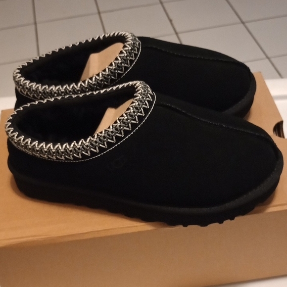 UGG Black Slippers with White Detailing Women's TASMAN II SIZE 7 Brand New - Picture 2 of 5